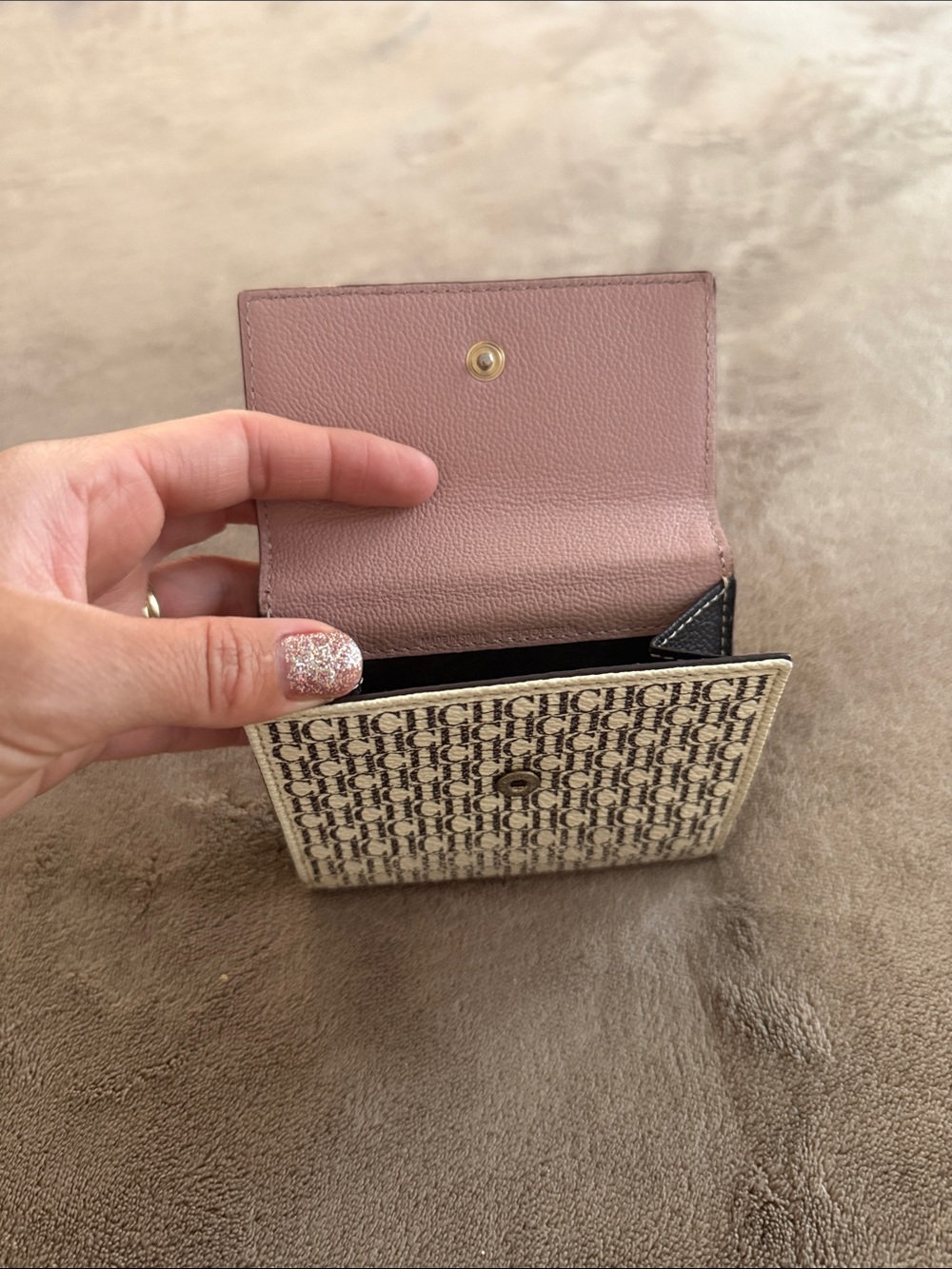 Carolina Herrera Dusty Pink and Beige Monogram Compact Wallet - Picture 3 of 6